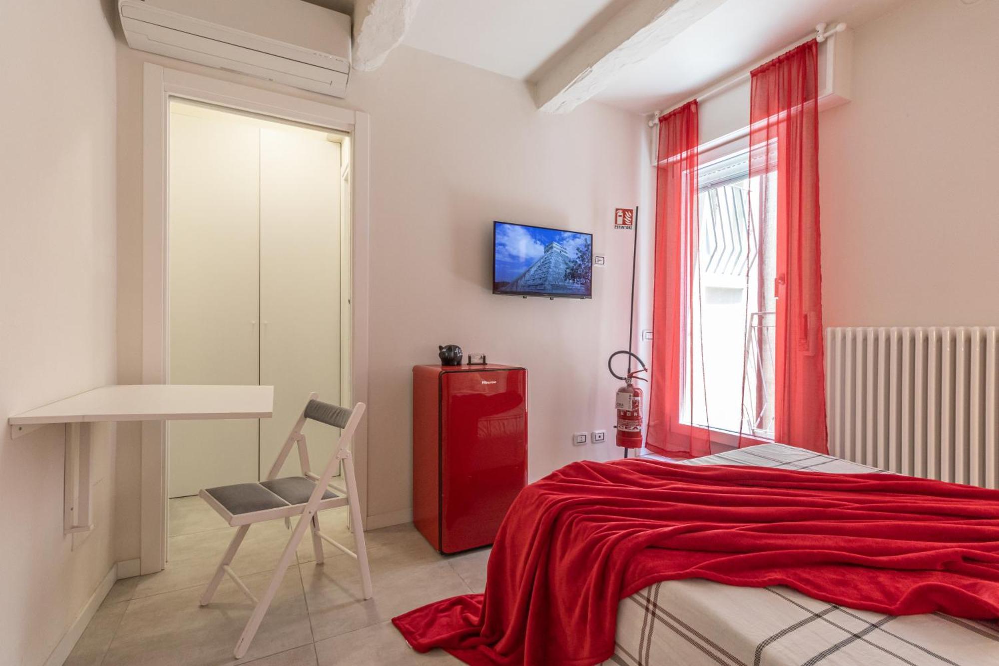 Suite Modena Al Centro - Affitti Brevi Italia ภายนอก รูปภาพ